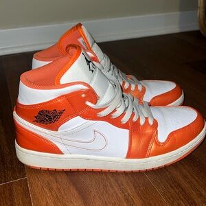 Nike Air Jordan 1 Mid Sneakers